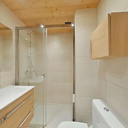 4 Pers, Centre Village, Proche Commerces Et Pistes, Tv Incluse - Fr-1-241-29 *