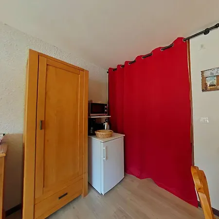 4 Pers, Centre Village, Proche Commerces Et Pistes, Tv Incluse - Fr-1-241-29 *