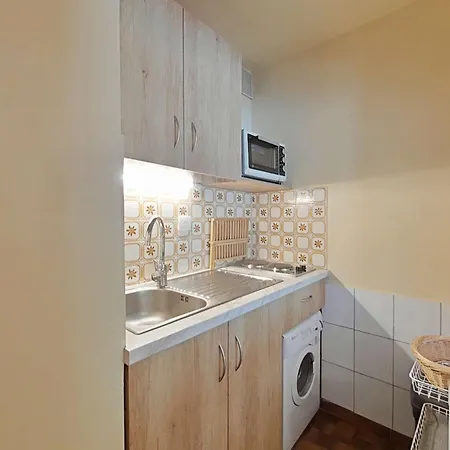 4 Pers, Centre Village, Proche Commerces Et Pistes, Tv Incluse - Fr-1-241-29 *